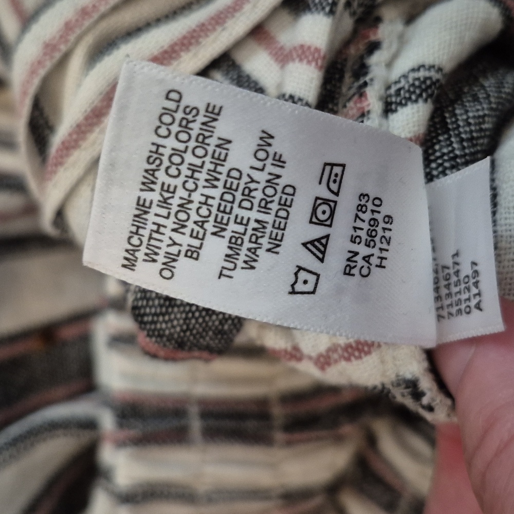 Soft striped linen blend capri pants, slit each leg & tulip hem sz medium belt - Picture 3 of 5
